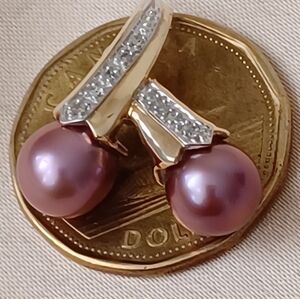 10kt Yellow Gold Pendant Freshwater Pearl and Diamond Ribbon Shaped